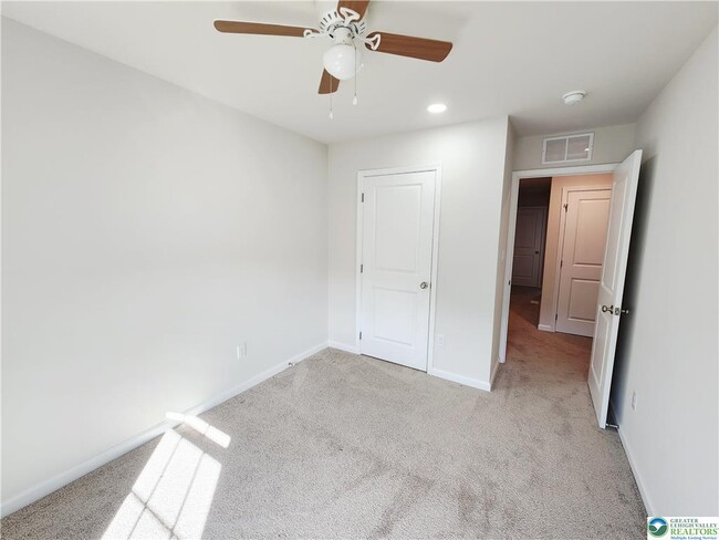 Building Photo - 1182 Susan Cir