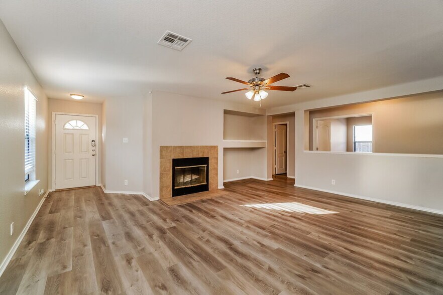 Building Photo - 204 Calixto Ct