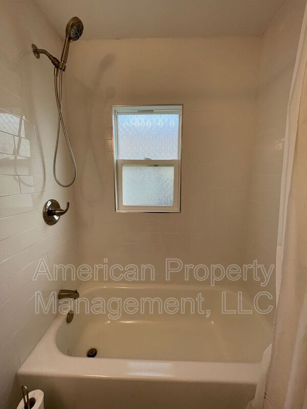 Building Photo - 1227 S College Ave