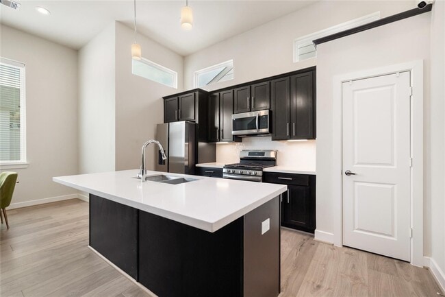 Building Photo - 147 Knightsbridge Park Ln