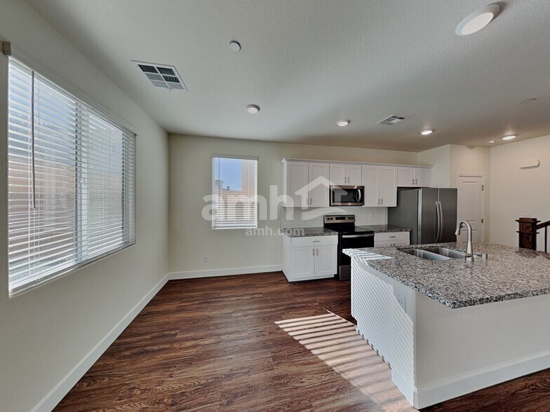 Building Photo - 83 Foxridge Swings Ln