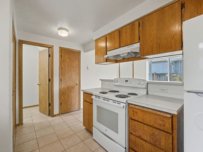 Building Photo - NAVAB02