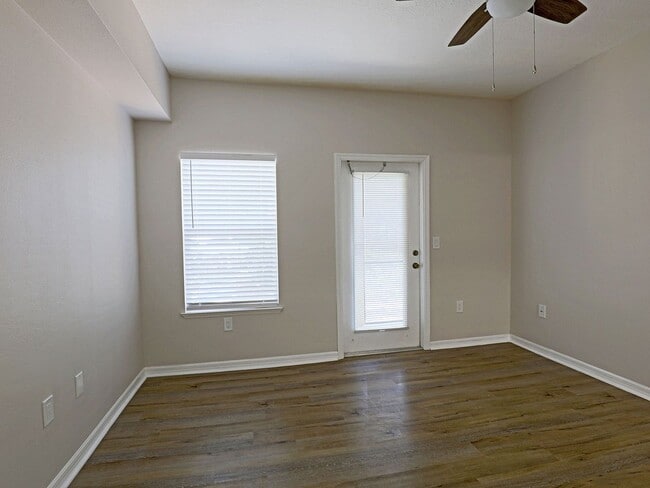 Building Photo - Royal Greens 11480-102