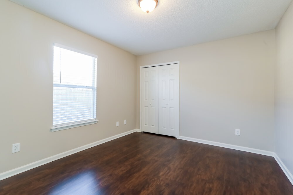 Building Photo - 2608 Royal Pointe Dr