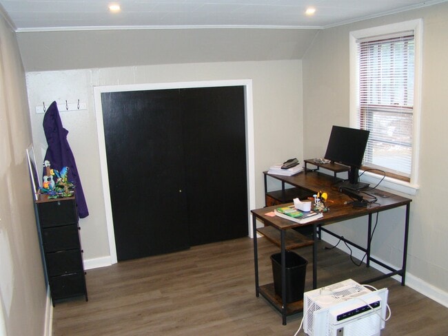 Building Photo - 13 Back River Rd