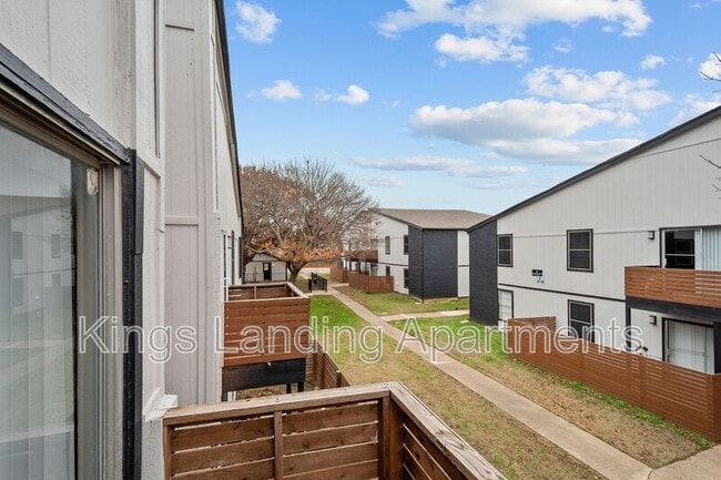 Building Photo - 306 Kings Way Dr