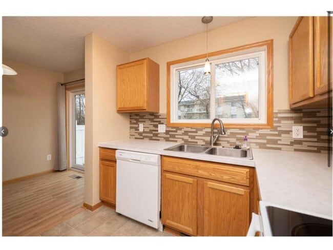 Building Photo - 16331 Timber Crest Dr SE