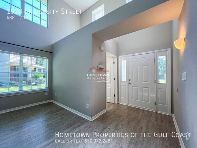 Building Photo - Centrally Located Spacious 4-Bed Home