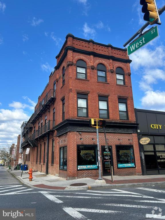 Building Photo - 1130 Light St