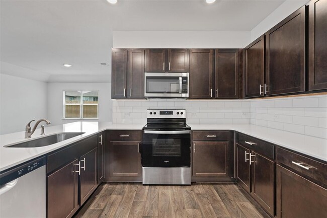 Building Photo - 211 James River Dr