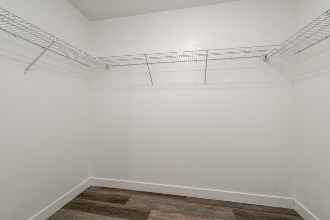 Building Photo - 102 7th Ave NW