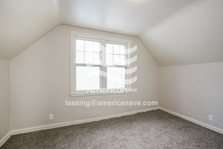 Building Photo - 1325 N Meade St