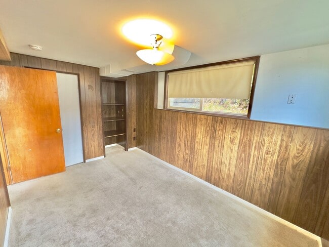 Building Photo - 2,510 Sq Ft | 5 Bedroom · 3 Bathroom – W/D, Terrace, Garage & Extra Space