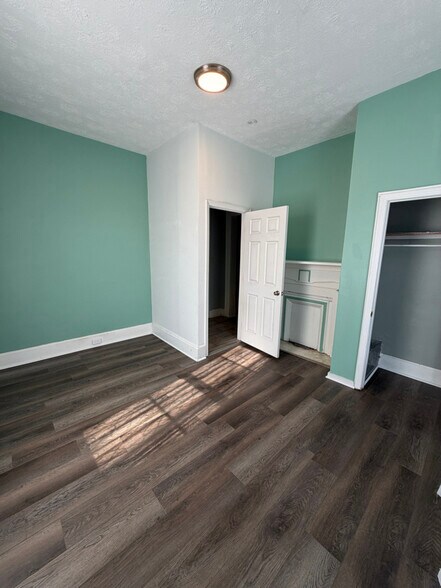 Building Photo - 818 Oak St