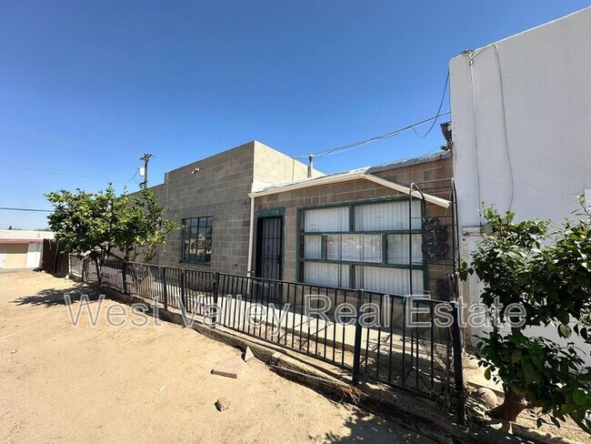 Building Photo - 422 1/2 North St