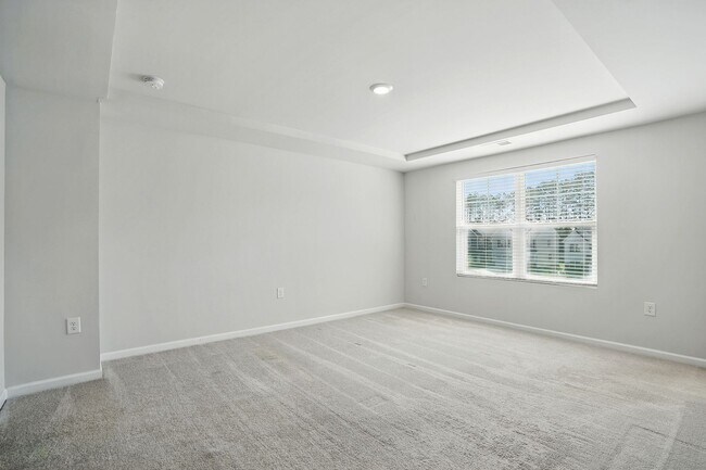 Building Photo - GREAT END UNIT IN CARY! Come see it today!