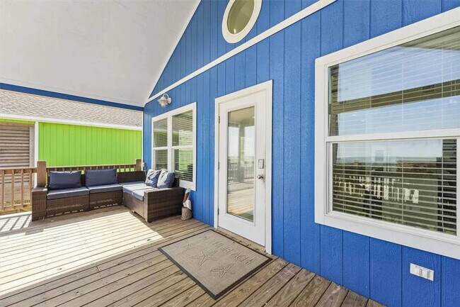 Building Photo - 1714 Texas 87-SI ID1252629P