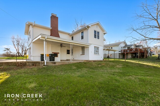 Building Photo - Spacious Three-Bedroom in Woodfin