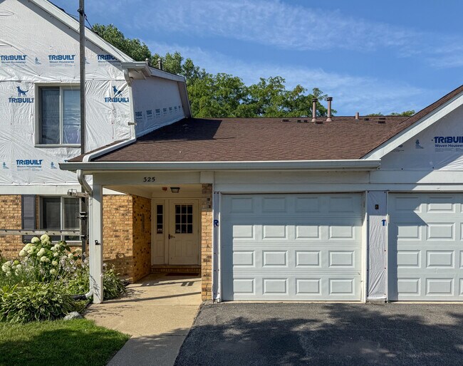 Primary Photo - 325 Memory Ln