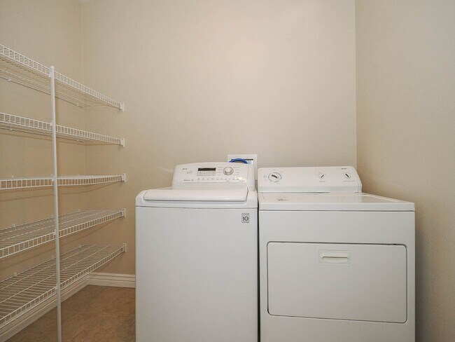 Building Photo - Beautiful Daybreak Condo