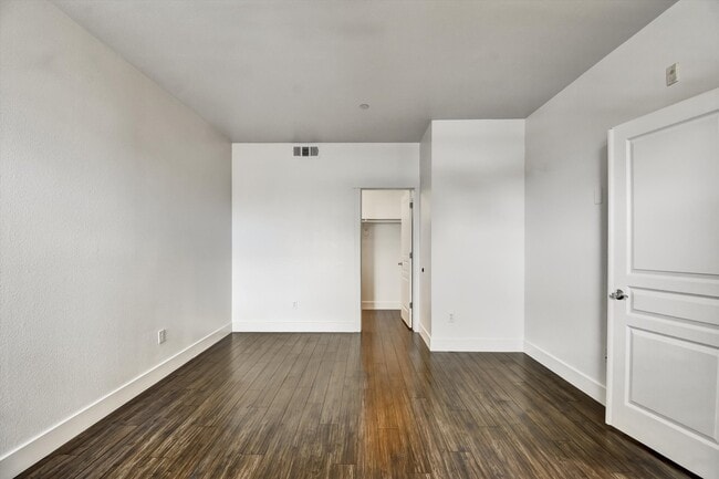 Building Photo - 1107 66th St