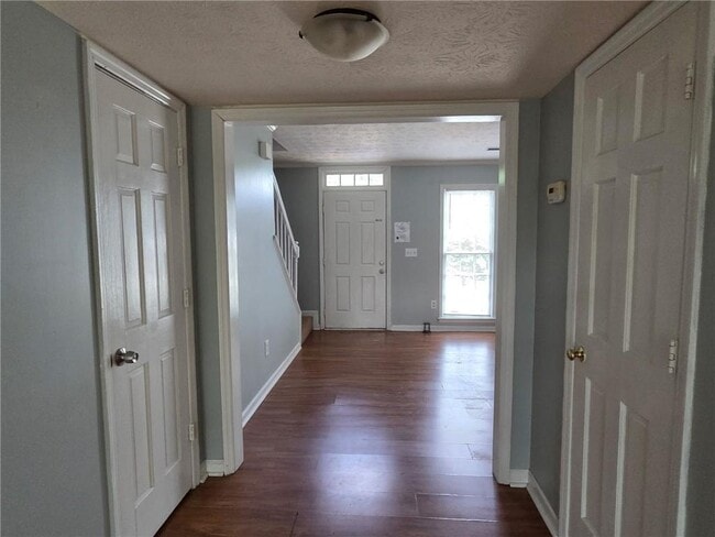 Building Photo - 876 Indian Lake Dr NW