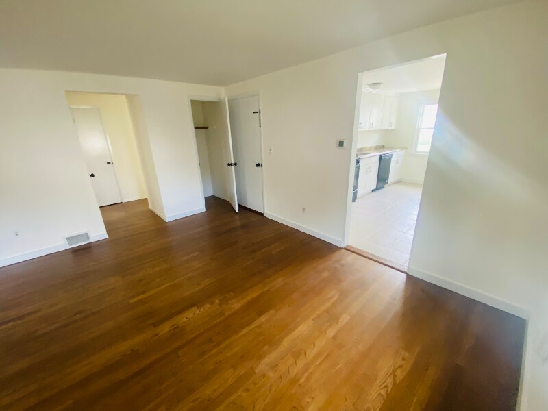 Building Photo - 35 Harding Ave