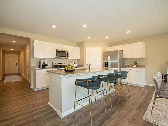Building Photo - Fantastic 4bd/2ba home! Coming soon!