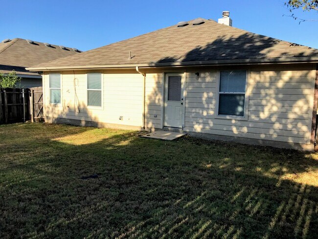 Building Photo - Move in special!! Nice Single Story in Saginaw Area