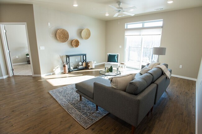 Building Photo - Spacious 2 Bedroom/2Bath, on first floor with Balcony, unit 104, available 9/1/2026
