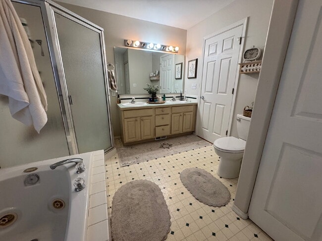Building Photo - Spacious 4-bedroom with Panoramic Deck Nex...