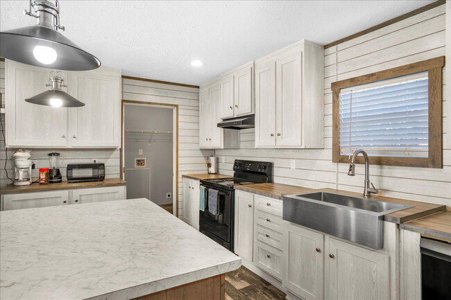 Building Photo - 122 Rambo Dr