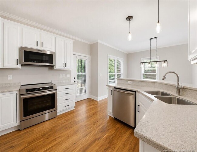 Building Photo - 3010 Metthame Dr