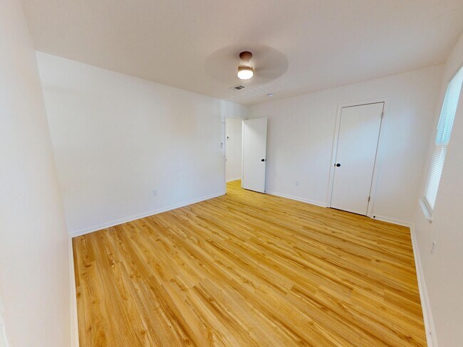 Building Photo - 4072 Melrose Dr