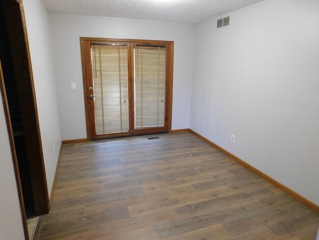 Building Photo - Stunning 5 Bedroom 3 Bathroom home!