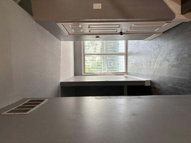 Building Photo - 1013 W Briarcliff Rd
