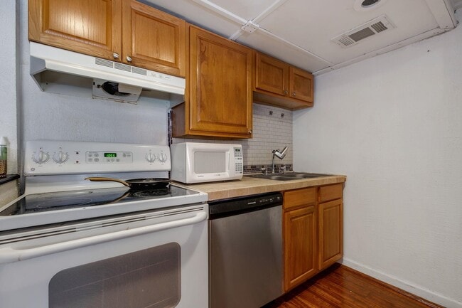 Building Photo - 220 Belmont Rd