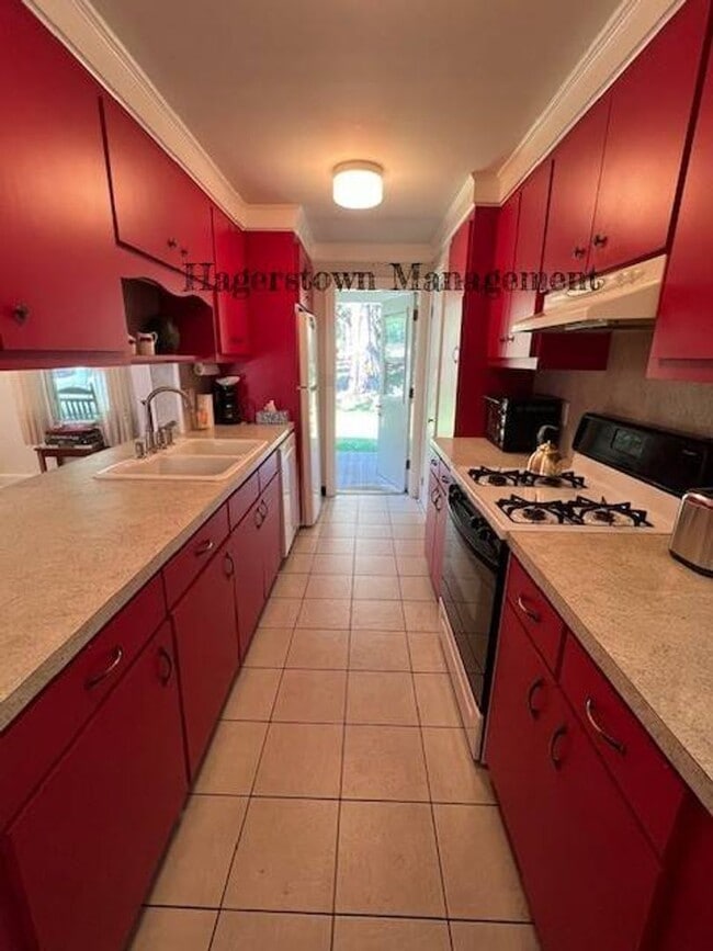 Building Photo - Beautiful Home in Blue Ridge Summit