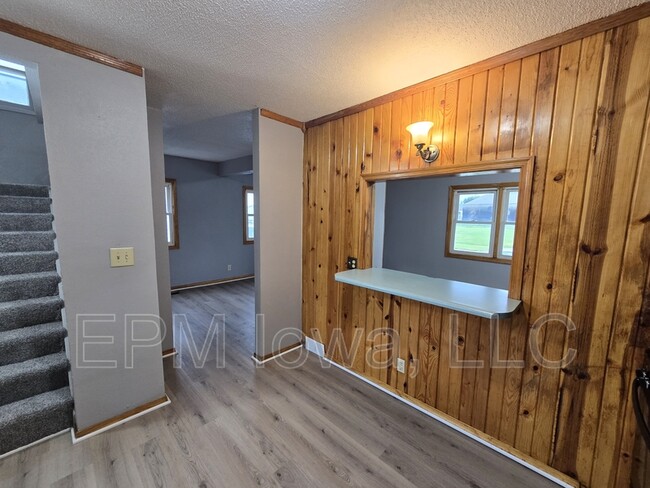 Building Photo - 301 Rath St