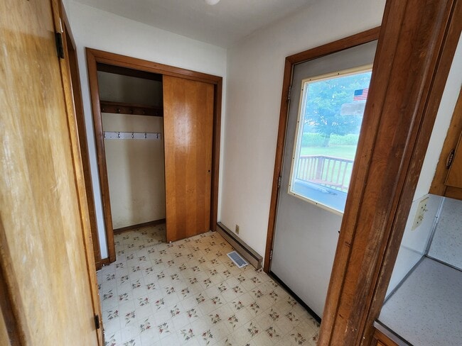 Building Photo - 7146 Tamarack Rd