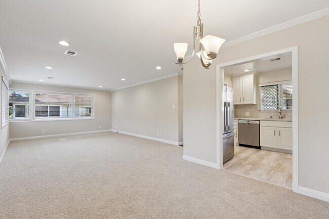 Building Photo - Remodeled 2 Bedroom in Downtown Palo Alto with Central A/C!