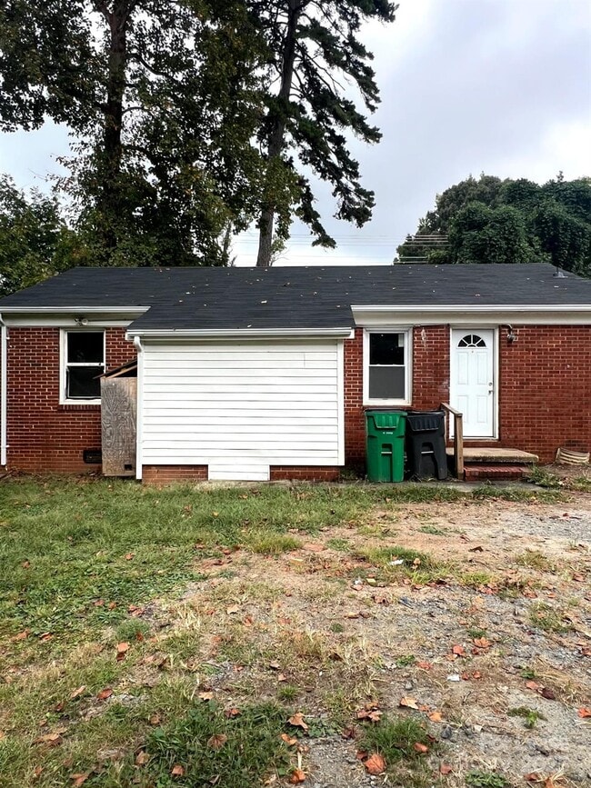 Building Photo - 1835 West Blvd