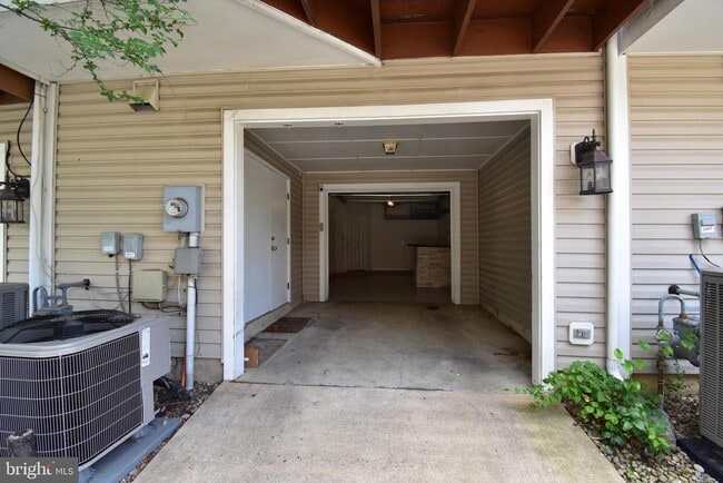 Building Photo - 5053 Kilburn St