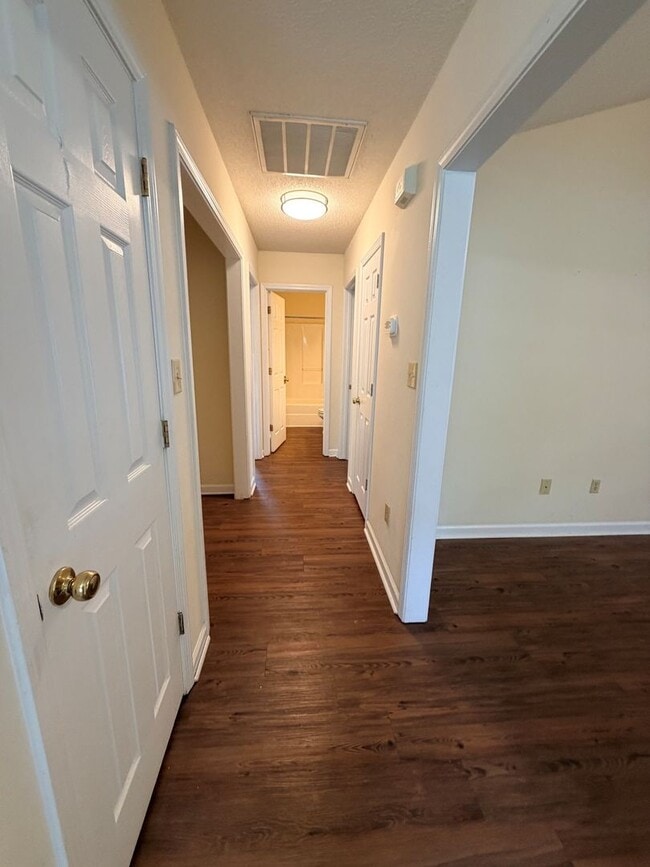Building Photo - 104 Brazington Ct
