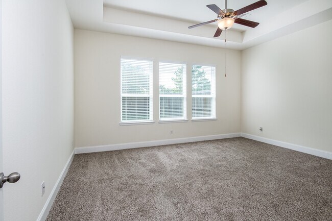 Building Photo - 21119 Bradford Grove Dr