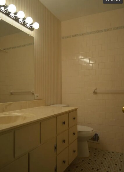 Building Photo - 4616 Twinbrook Rd