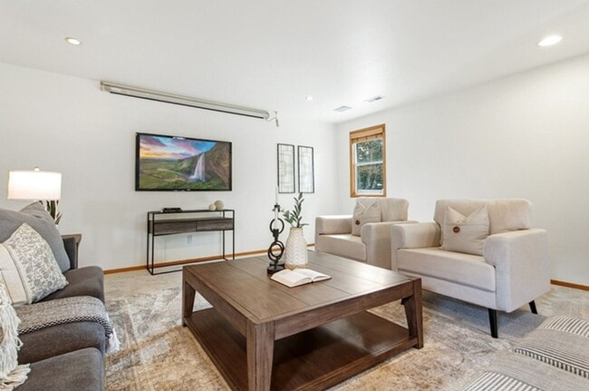 Building Photo - Beautiful Renovated Home in Excellent School District, Sammamish!