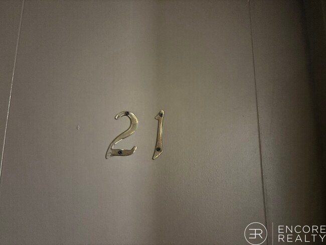 Building Photo - 110 Babcock St