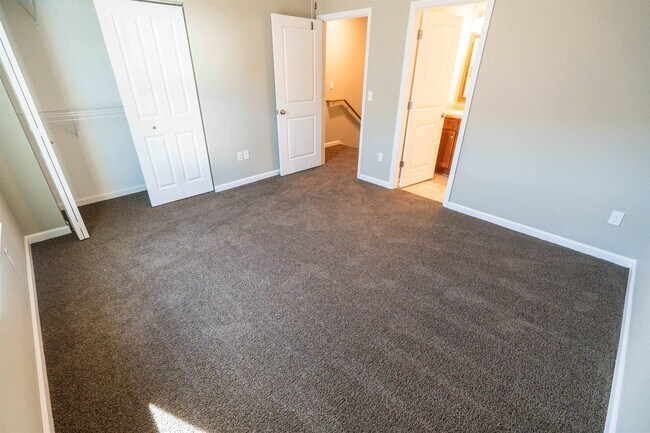 Building Photo - 2247 Del Carmel Way