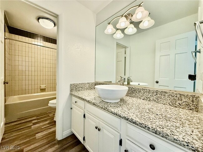 Building Photo - 920 Pinehurst Dr